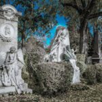 cytat na dziś - "Sądzę, droga Ciociu, że w chwilach wielkiego smutku, zamiast płakać, odczuwa się raczej potrzebę zwracania naszych oczu do Nieba, tam przecież radują się wszyscy, bo Pan nasz Jezus posiada o jednego wybrańca więcej, nowe słońce oświetla jasności aniołów Nieba, wszyscy są w zachwycie boskiej ekstazy i dziwią się, że możemy początek życia nazywać śmiercią. Według ich mniemania to my właśnie przebywamy w ciasnym grobie, podczas gdy ich dusze mogą się przenosić w krańce eterycznych okolic, w nieskończone horyzonty... Najdroższa Ciociu, doprawdy trudno powstrzymać się, by nie zazdrościć jego losu, gdy się patrzy na śmierć sprawiedliwego. Nie istnieje już dla niego czas wygnania, jest tylko Bóg, nic tylko Bóg". św. Teresa od Dzieciątka Jezus, list 60 do pani Guerin