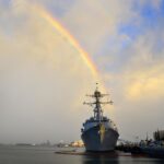 cytat na dziś - "Jakże więc smutno jest nieraz widzieć dusze podobne naładowanym okrętom, pełne bogactwa dzieł pobożnych, ćwiczeń duchowych, cnót i łask danych im przez Boga, które jednak nie mają odwagi wyzbyć się jakiegoś upodobania, przywiązania czy skłonności uczuciowej (wszystko to bowiem jest jedno), nie posuwają się naprzód i nie dobijają do portu doskonałości. A przecież brak im tylko jednego mocnego odbicia się wzwyż, by zerwać tę nić przywiązania i uwolnić się od tej czepiającej się remory pożądania. Godne pożałowania jest to, że dusze przestają dążyć do wielkiego dobra. Bo chociaż Bóg dopomógł im zerwać inne, mocniejsze więzy grzechów i próżności, one nie chcą teraz oderwać się od tej małostki, tak słabej jak nitka lub włos, a którą Bóg pragnie, by dla Jego miłości opuściły dobrowolnie. Na domiar złego, z powodu tych przywiązań nie tylko nie postępują naprzód, ale cofają się i tracą to, co przez długi czas i z wielkim trudem przeszły i zyskały. Jest bowiem pewne, że na tej drodze, jeśli się nie postępuje, tym samym się cofa. Jeśli się nie zyskuje - traci się. [...] Kto nie dba o to, by naprawić nieznacznie uszkodzone naczynie, doprowadzi do tego, że wycieknie z niego cały płyn". św. Jan od Krzyża "Droga na Górę Karmel" I 11.4-5