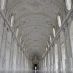 cytat na dziś - "Przedstawmy sobie Pana Boga na kształt ogromnej, nieskończonych rozmiarów komnaty czy wspaniałego pałacu. W tym pałacu znajduje się cały świat, a tym pałacem jest sam Bóg. Powiedzcie teraz, czy może grzesznik, gdy chce popełnić swój grzech, uchylić się, wyjść poza obręb tego pałacu bez granic? Nie może żadną miarą. A więc w pośrodku, w samym pałacu, to jest w samym Bogu, dzieją się wszystkie te niegodziwości, które my grzesznicy popełniamy. O, jakże nas ta myśl powinna przerażać!" św. Teresa od Jezusa "Twierdza wewnętrzna" VI 10.3