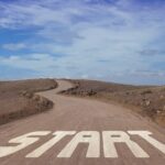 Zacząć może każdy cytat na dziś - Zacząć może każdy; wytrwać - mogą tylko święci. Niechże twoja wytrwałość nie będzie ślepą konsekwencją pierwszego porywu, dziełem inercji: niech będzie wytrwałością przemyślaną". św. J. Escriva "Droga" 983