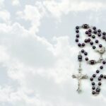 cytat na dziś - "Ciągle odkładasz Różaniec na potem, a wreszcie go nie odmawiasz z powodu senności. - Jeżeli nie dysponujesz innym czasem, odmawiaj go niepostrzeżenie na ulicy. Poza tym, to pomoże ci trwać w obecności Bożej". św. J. Escriva "Bruzda" 478