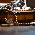 cytat na dziś - "Smutny to sposób, żeby nie odmawiać Różańca: odłożyć go na ostatnią godzinę dnia. Tuż przed udaniem się na spoczynek Różaniec odmawia się co najmniej źle i bez rozważania tajemnic. Wtedy trudno jest uniknąć rutyny, która tłumi prawdziwą pobożność, jedyną pobożność". św. J. Escriva "Bruzda" 476